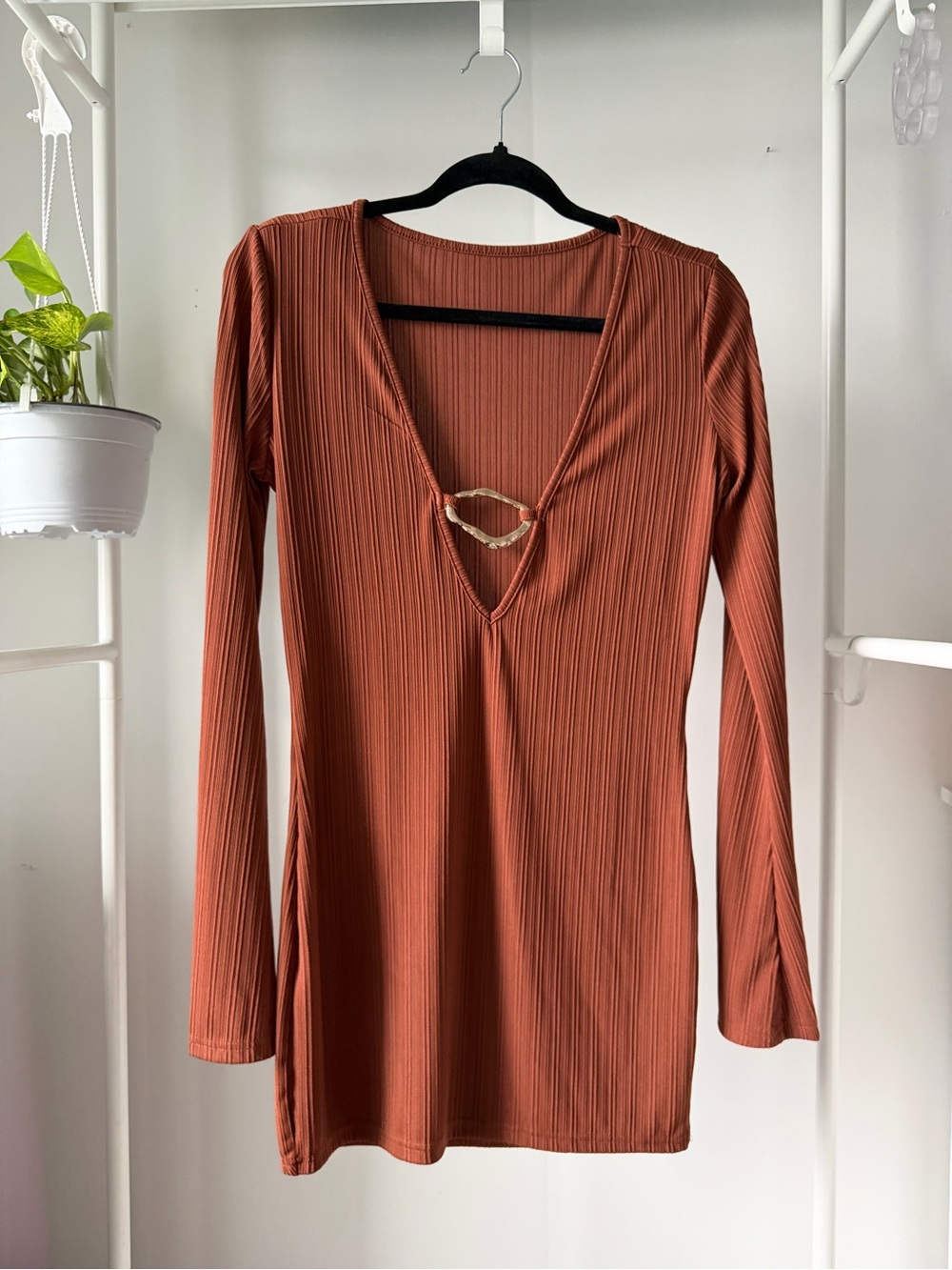 Ribbed V-Neck Long Sleeve Dress in Rust